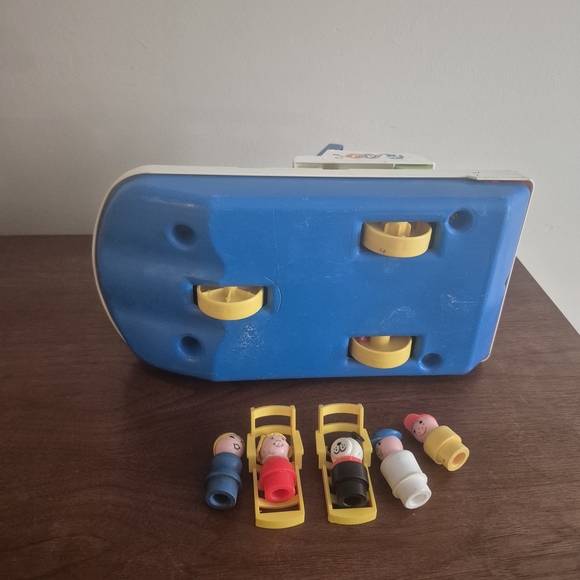 Colorful Toy Boat with Figures - Picture 3 of 9